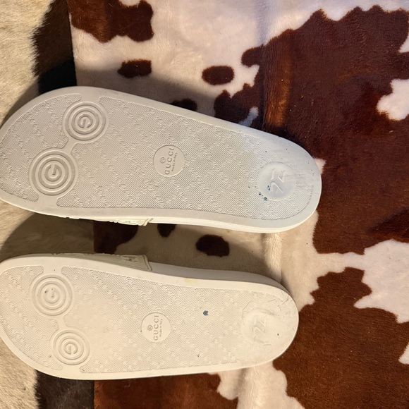 Gucci White Interlocking G Logo Slide Sandals - Picture 7 of 10